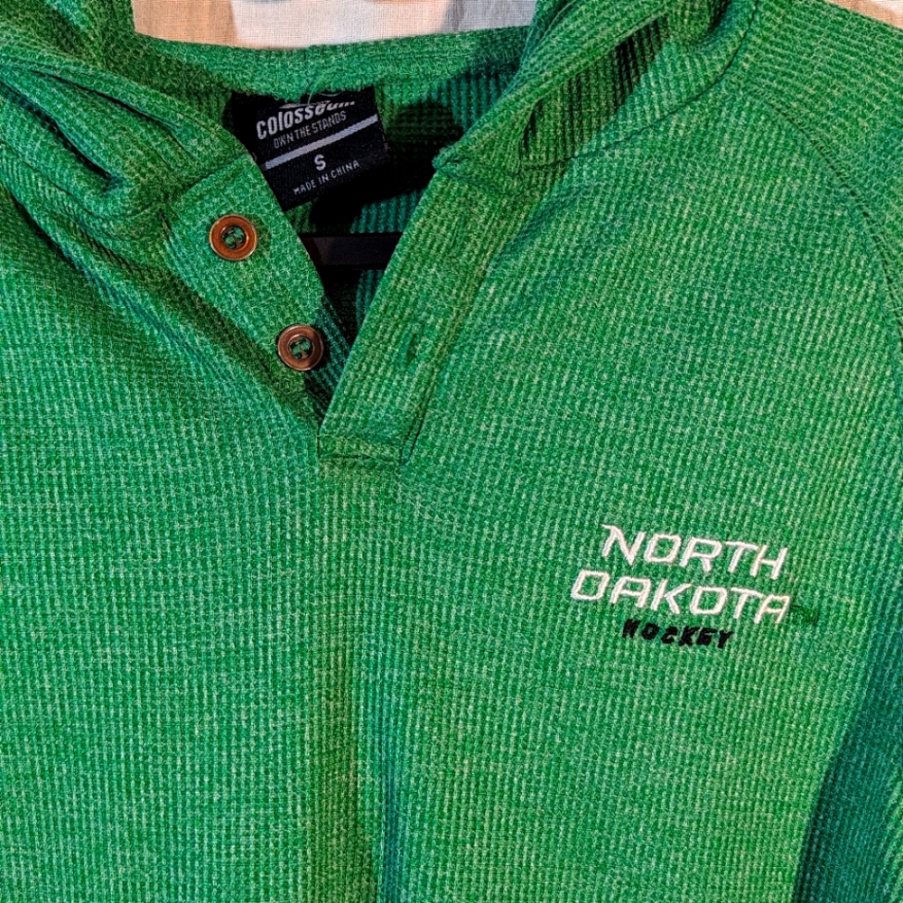 NoDak Hockey Fighting Hawks Hooded Henley Thermal Long Sleeve Shirt Small